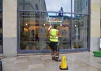 Restaurant window cleaning