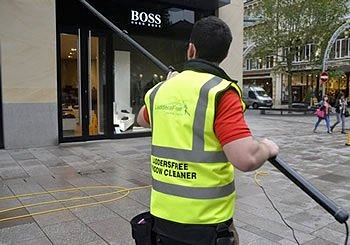 shop window cleaning